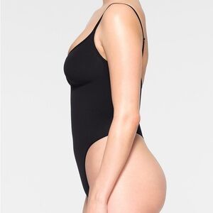 SKIMS seamless sculpt thong bodysuit size XL